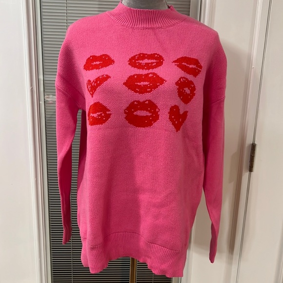 Pink with red lips & hearts sweater - Picture 2 of 5